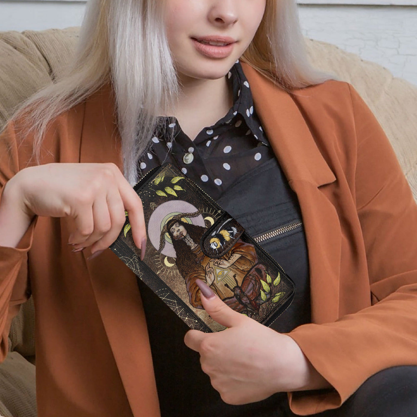Lifestyle image of a Blood on the Clocktower player using the Power Priestess - Amber Alchemy wallet