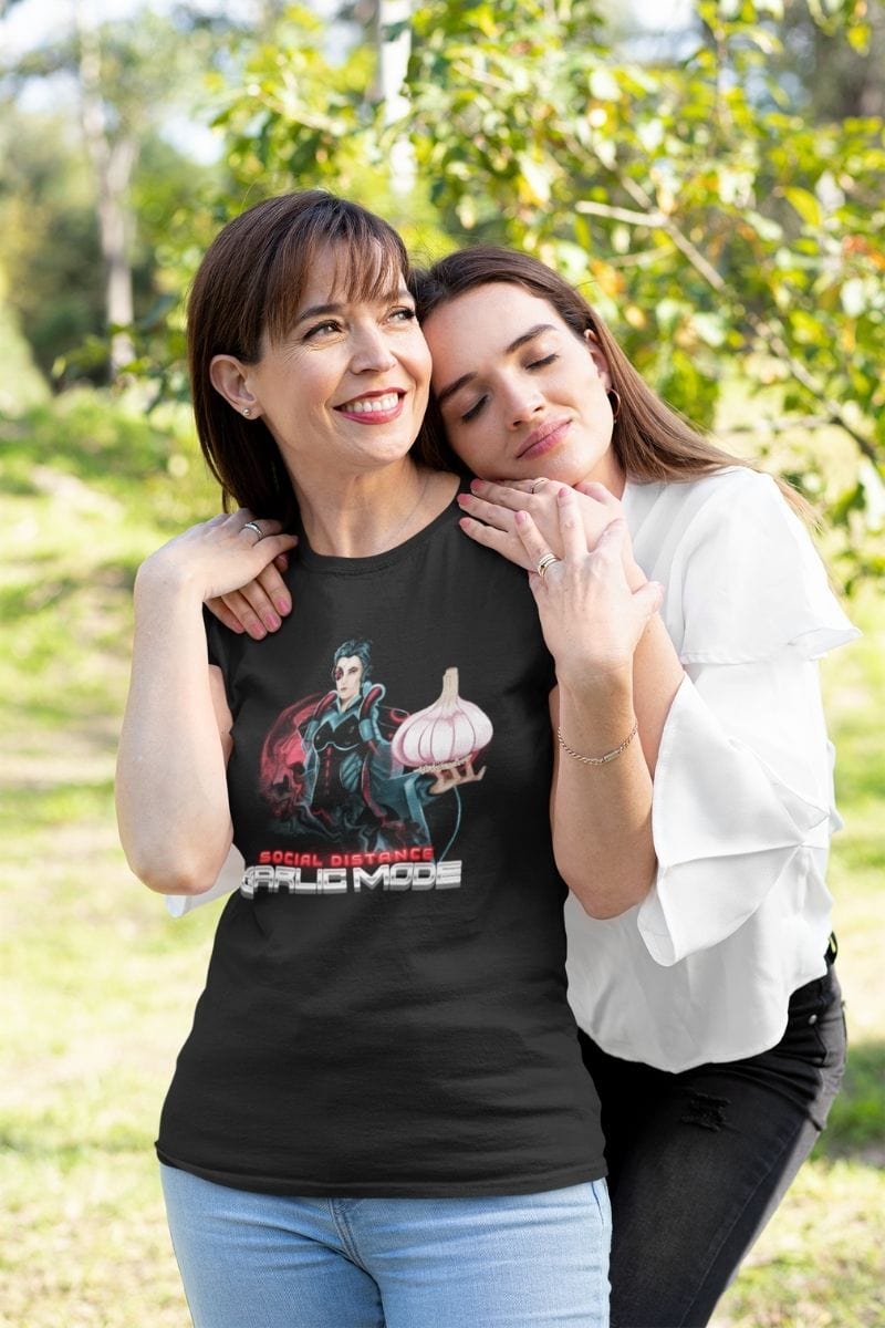t-shirt gift for Mum who loves garlic and social distancing